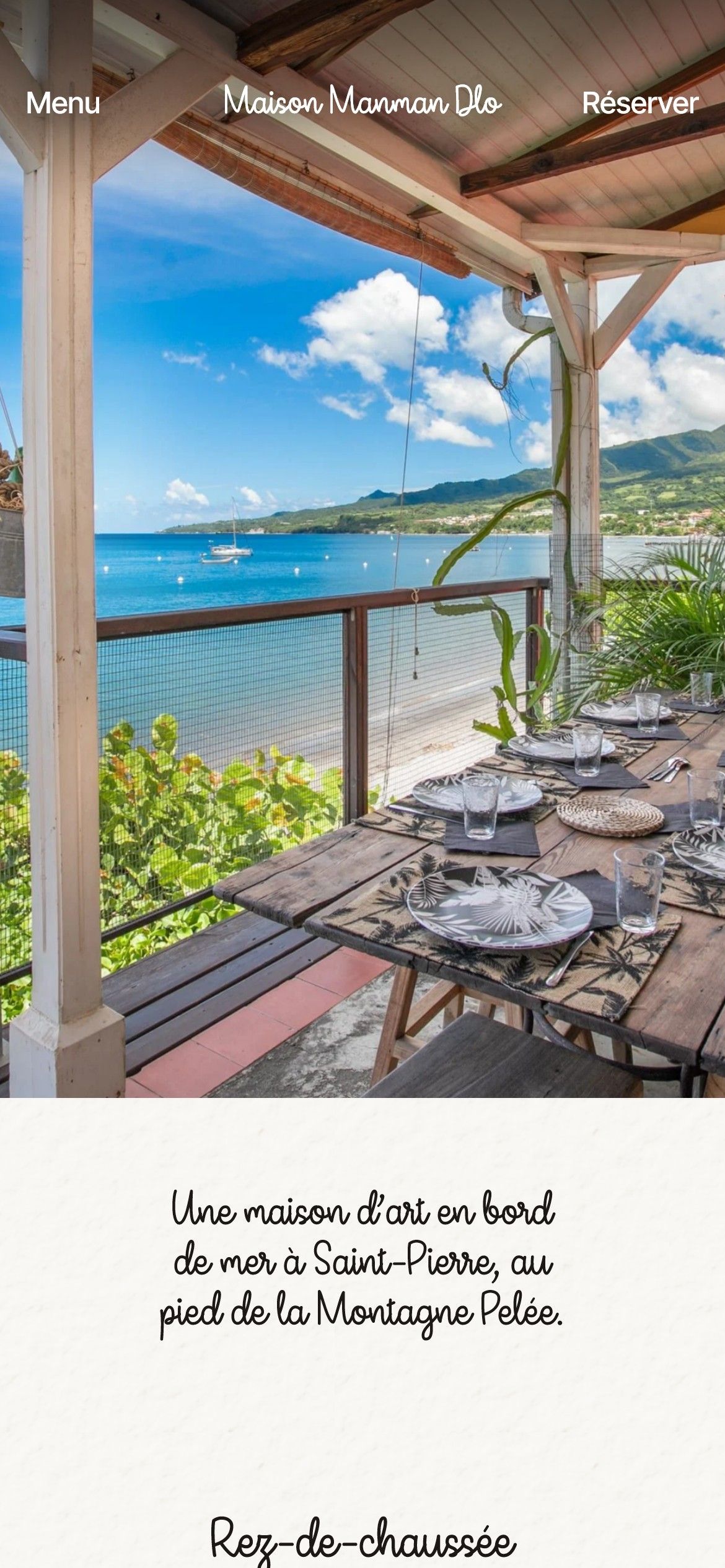 Page d’accueil du site de la Maison Manman Dlo, affichée sur téléphone